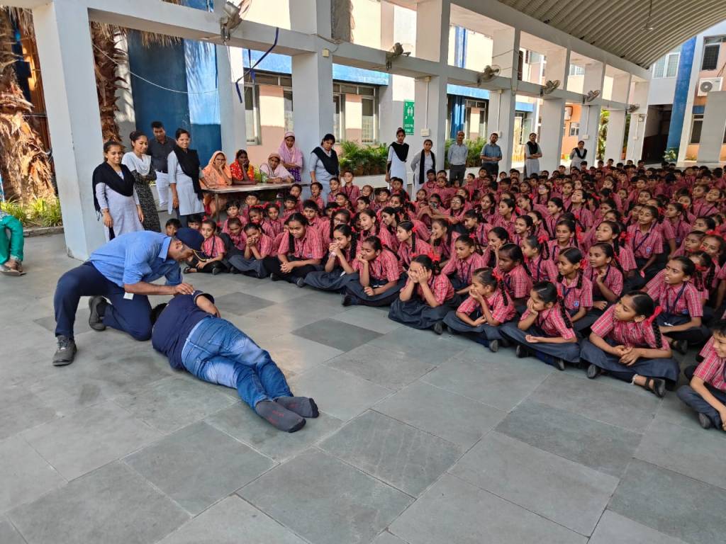 અદાણી વિદ્યામંદિર ભદ્રેશ્વર ખાતે ફાયર-સેફ્ટી અંગે મોકડ્રીલનું આયોજન   