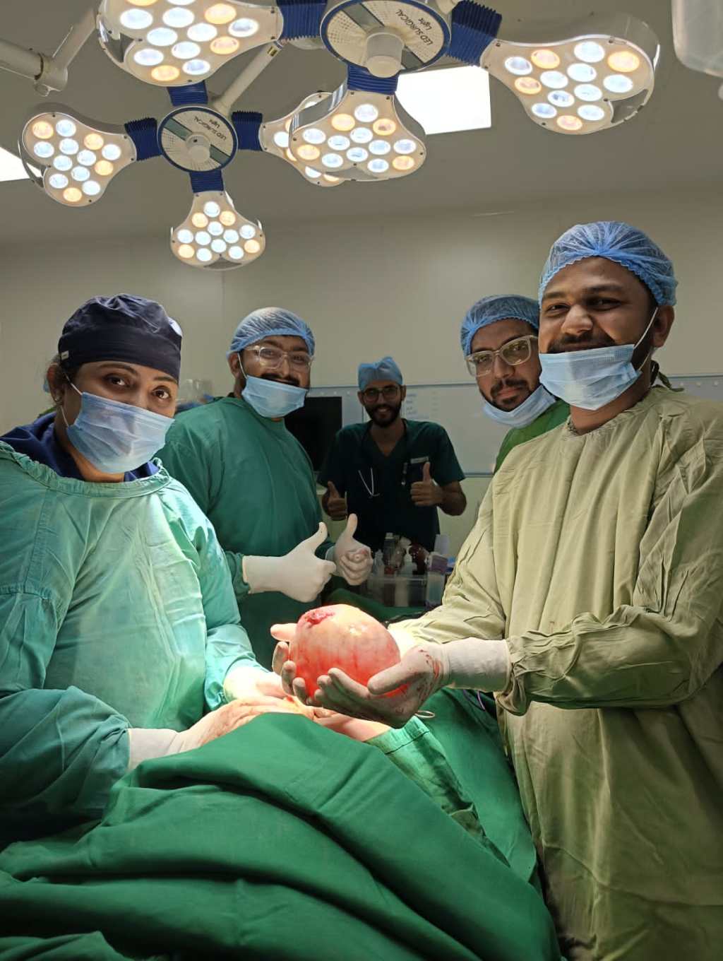 જી.કે.જન.અદાણી હોસ્પિ.ના સર્જનોની સમયસૂચકતાથી નખત્રાણાના બહેનને બચાવી&nbsp;લેવાઈ