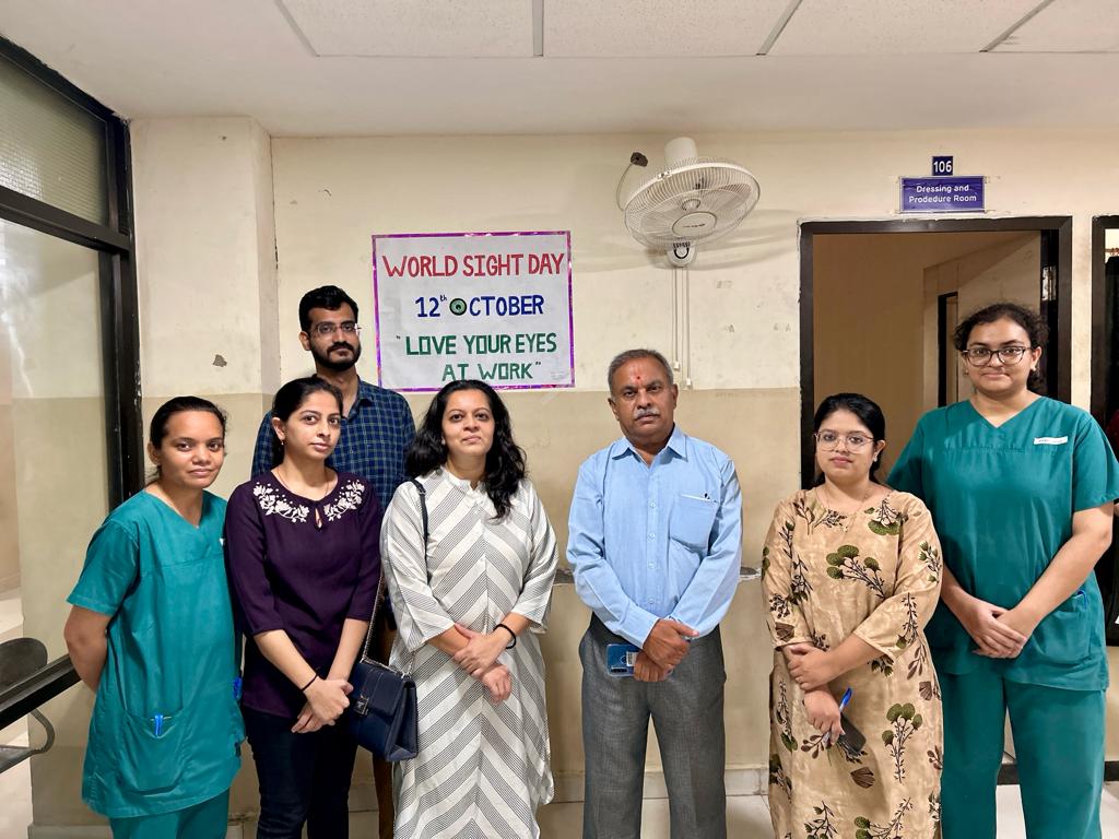 જી. કે. જન.અદાણી હોસ્પિ.ના ચક્ષુ નિષ્ણાતોએ કહ્યું આંખના જતન માટે સ્ક્રિન ઉપર કામના સમયે ૨૦-૨૦-૨૦ની ફોર્મ્યુલા&nbsp;ઉપયોગી