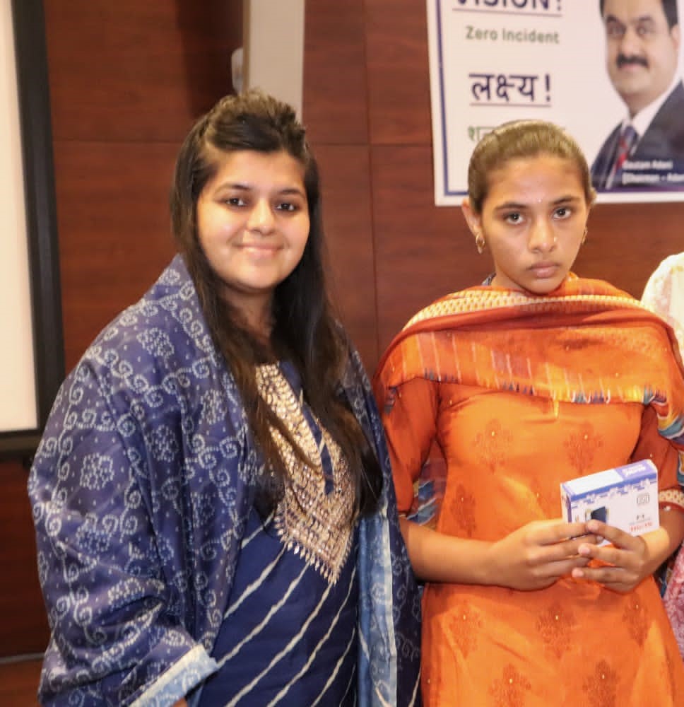 દિવાળી પર્વે અદાણી ફાઉન્ડેશન દ્વારા દિવ્યાંગજનોને રોજગારલક્ષી સાધન&nbsp;સહાય