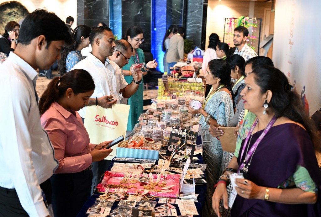 સથવારો: અદાણી ફાઉન્ડેશન દ્વારા કારીગરો સાથે મળીને ભારતીય કળાને પુનઃજીવિત કરવાનો&nbsp;પ્રયાસ