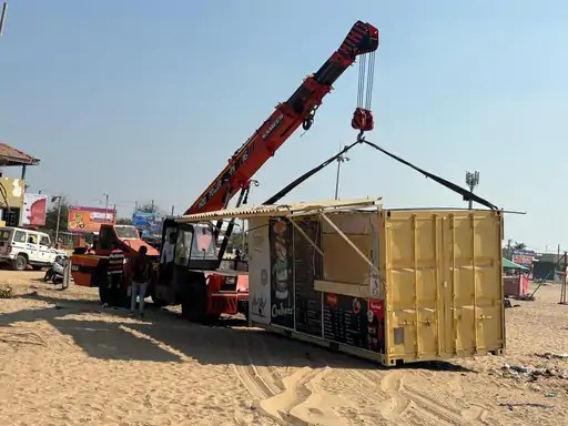 માંડવી બીચ ખાતે સરકારી જમીન પરના દબાણો દૂર કરવા&nbsp;કાર્યવહી