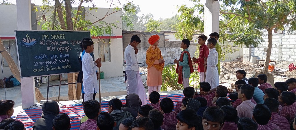 ઉત્થાન શાળાઓમાં સ્વામી વિવેકાનંદના વિચારોનું ચિત્રણ, કથન અને&nbsp;મંચન