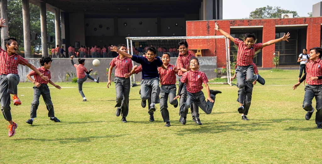 અદાણી વિદ્યામંદિરના તારલાઓ શિક્ષણ, સ્પોર્ટ્સ અને ચિત્રકામમાં&nbsp;અવ્વલ!