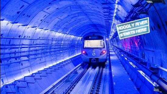 વડાપ્રધાન મોદીએ આજે કોલકાતામાં ભારતની પ્રથમ અંડરવોટર મેટ્રોનું ઉદ્ઘાટન&nbsp;કર્યું