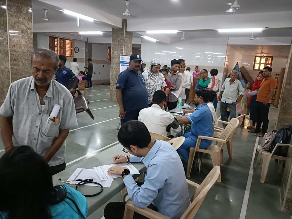 અદાણી ફાઉન્ડેશનના તજજ્ઞ તબીબો દ્વારા દર્દીઓને નિ:શુલ્ક દવા અને&nbsp;માર્ગદર્શન