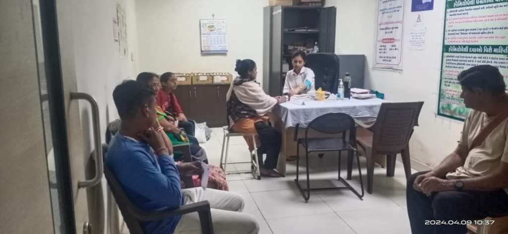 જી.કે.જન અદાણી હોસ્પિ.માં  રાજ્ય સરકાર પ્રેરિત કાર્યરત હોમીયોપેથી વિભાગમાં પ્રતિ માસે નવા જૂના ૬૦૦ જેટલા દર્દીઓ સારવાર લે&nbsp;છે