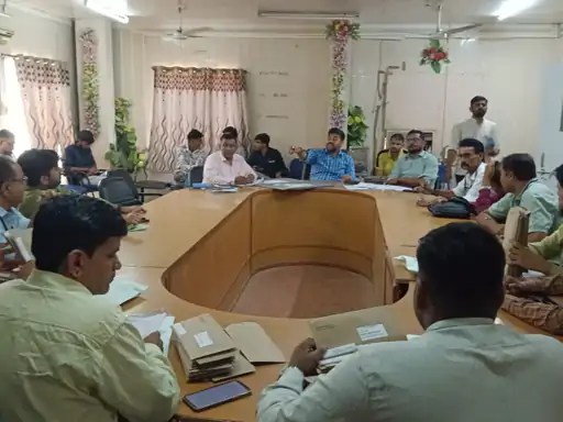 કચ્છ લોકસભા બેઠક પર વયોવૃદ્ધ અને વિકલાંગ મતદારો માટે તંત્ર દ્વારા મતદાન પ્રક્રિયા હાથ&nbsp;ધરાઈ