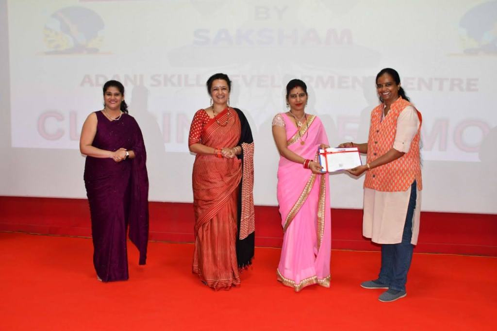 આર્મી મથક ખાતે આયોજિત કાર્યક્રમમાં અદાણી સ્કીલ ડેવ. દ્વારા પ્રમાણપત્રો&nbsp;અપાયા