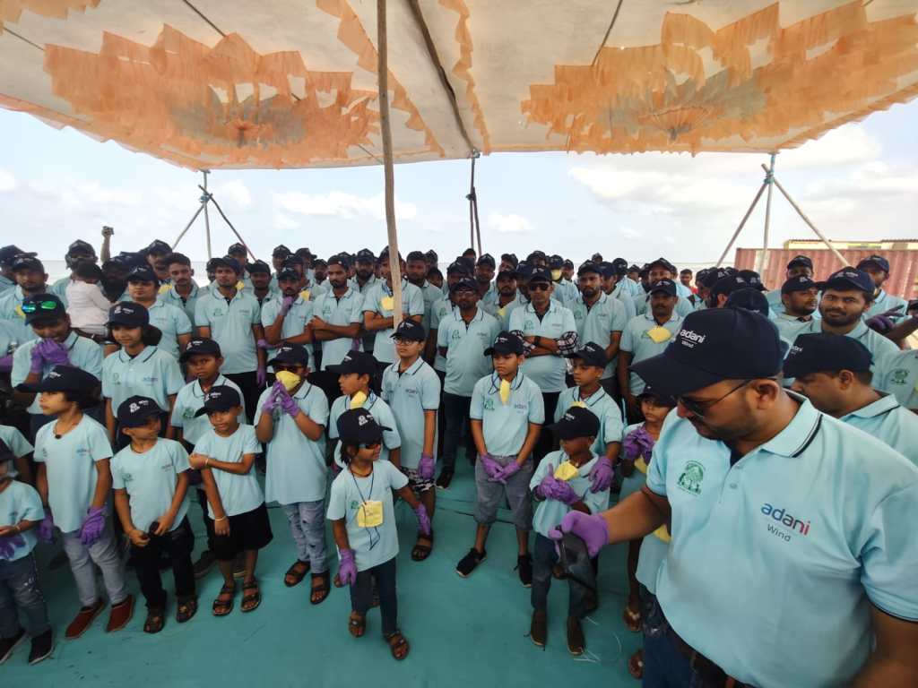 અદાણી વિન્ડ દ્વારા માંડવી ના દરિયા કિનારે સ્વચ્છતા&nbsp;અભિયાન