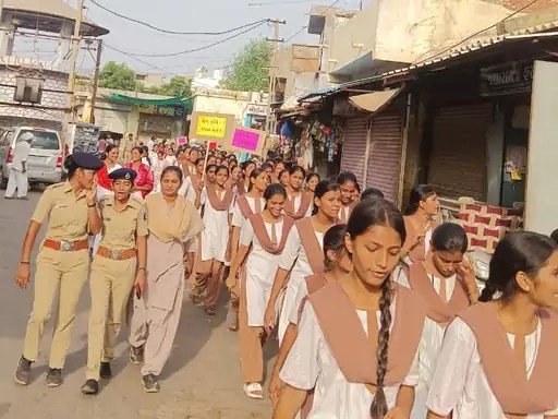 રાપરમા યોગ જાગૃતિ અંતર્ગત રાજ્ય યોગ બોર્ડની આગેવાની હેઠળ શાળાઓ દ્વારા રેલીનું આયોજન&nbsp;કરાયું