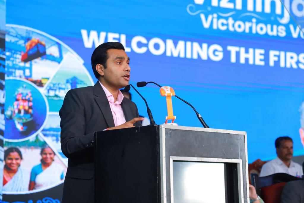 ભારતના પ્રથમ ટ્રાન્સશિપમેન્ટ વિઝિંજમ પોર્ટે તેનું સૌ પ્રથમ કન્ટેનર શિપ હાંસલ&nbsp;કર્યું