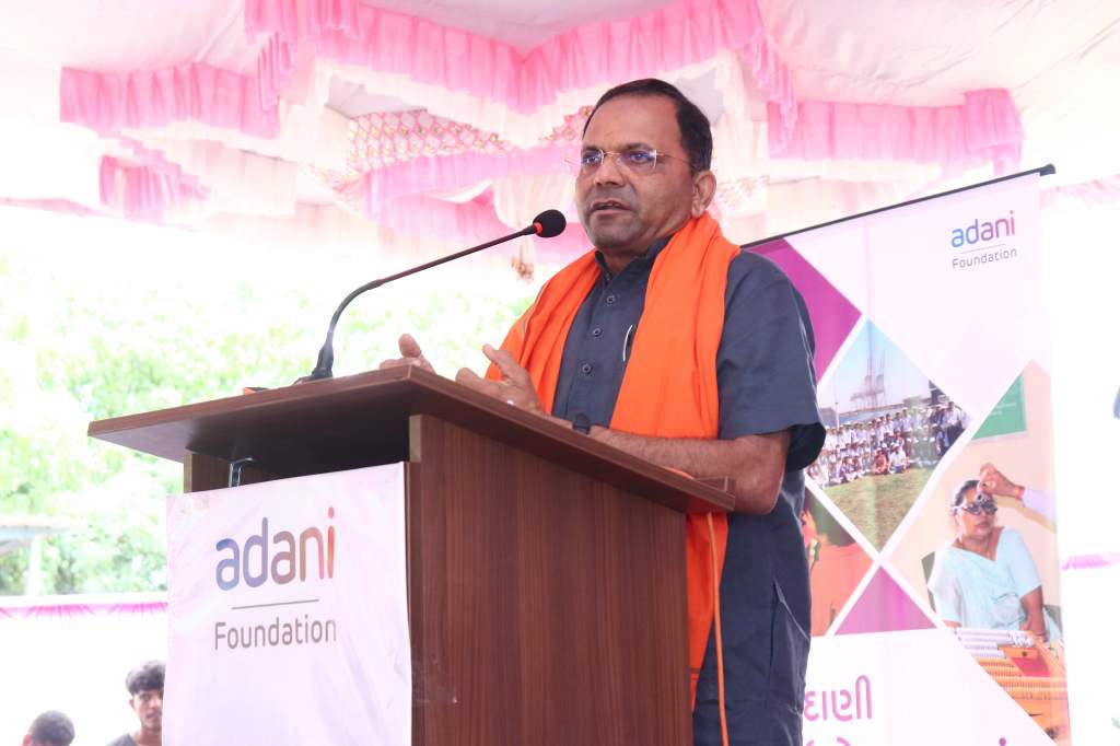 અદાણી ફાઉન્ડેશન દ્વારા નવીનીકૃત હળપતિ આવાસનું મંત્રી શ્રી મુકેશભાઇ પટેલના હસ્તે વાસવામાં દોઢ કરોડથી વધુના પ્રકલ્પોનું&nbsp;લોકાર્પણ