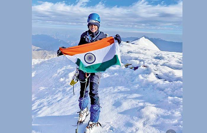 જુનાગઢની ખેડૂત પુત્રીએ -10 ડિગ્રીમાં 8 દિવસમાં માઉન્ટ કાંગ યાત્સેના બે શિખર સર કરી બનાવ્યો&nbsp;રેકોર્ડ