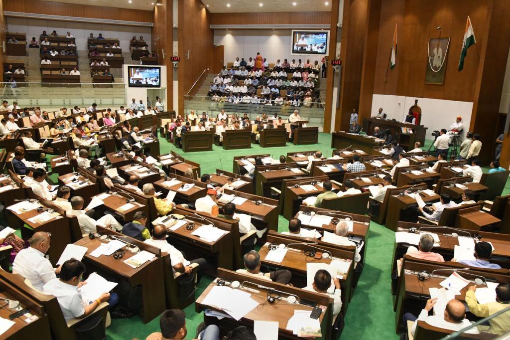 વિધાનસભાના ચોમાસુ સત્રનો બીજો દિવસ, સત્રની શરૂઆતની 21 મિનિટ સુધી ગૃહમાં માથાકૂટ&nbsp;ચાલી