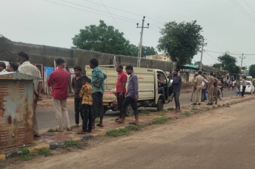 ભુજ નગરપાલિકાની દબાણ શાખા દ્વારા રેલવે સ્ટેશન માર્ગે દબાણ હટાવ&nbsp;કામગીરી