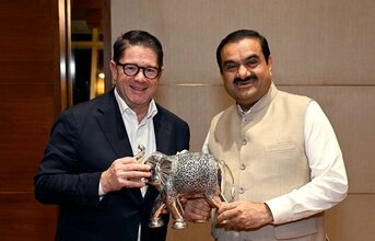 ગૌતમ અદાણીની બોમ્બાર્ડિયરના ચીફ સાથે ઉચ્ચસ્તરીય બેઠક માં ઉડ્ડયન સેવાઓ અને ડિફેન્સ સેક્ટર અંગે&nbsp;ચર્ચા