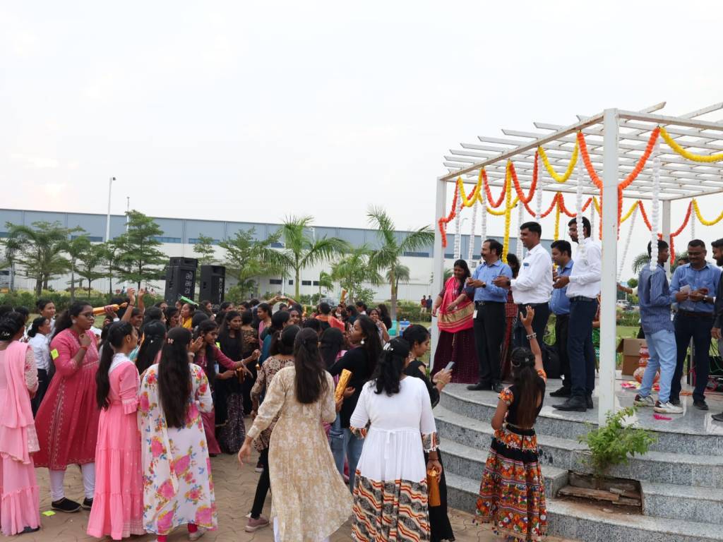 મુન્દ્રા અદાણી સોલાર પ્લાન્ટમાં રાસ ઉત્સવ નું આયોજન&nbsp;કરાયું