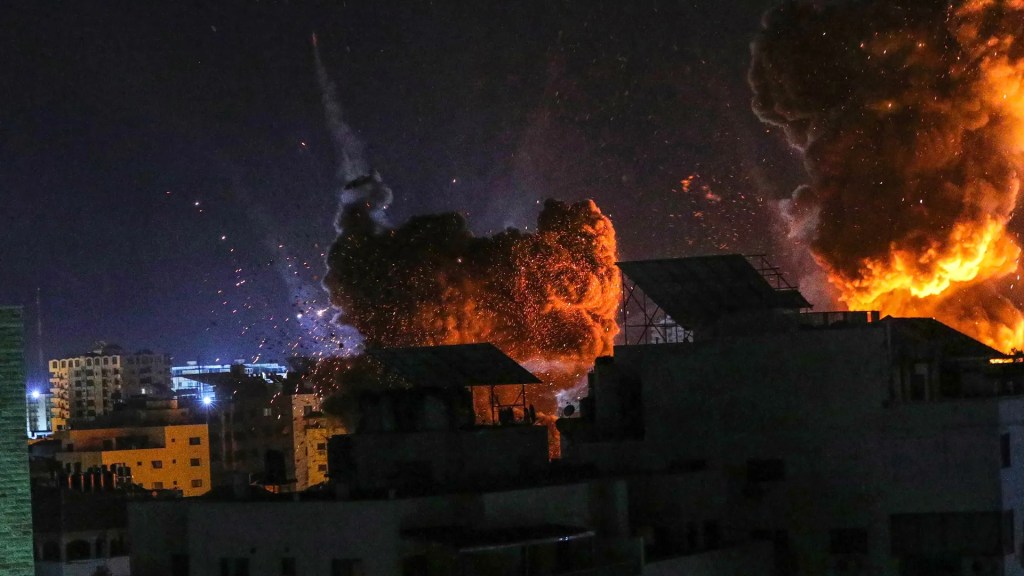 2000 કિમી દૂરથી ઇઝરાયલના બોમ્બ ધડાકાઓથી ઇરાનનાં સૈન્ય મથકો ધણધણી ઊઠ્યાં, 20 ઠેકાણાં નષ્ટ&nbsp;કર્યાં