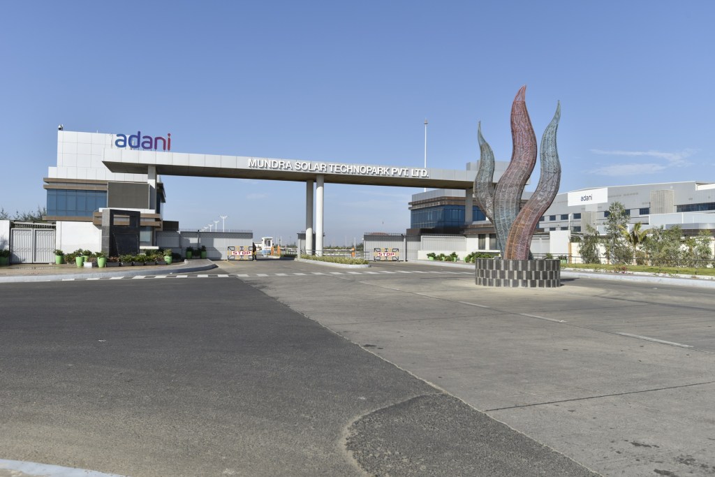 ઉર્જા ક્ષેત્રે આત્મનિર્ભર બનવા અદાણી સોલારનો રચનાત્મક&nbsp;અભિગમ!