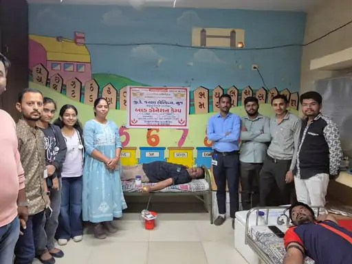 લખપતના દયાપર સરકારી હોસ્પિટલ ખાતે ફ્લાઈવિંગ ફાઉન્ડેશન અને જીકે જનરલ બ્લડબેન્ક દ્વારા રક્તદાન કેમ્પ&nbsp;યોજાયો