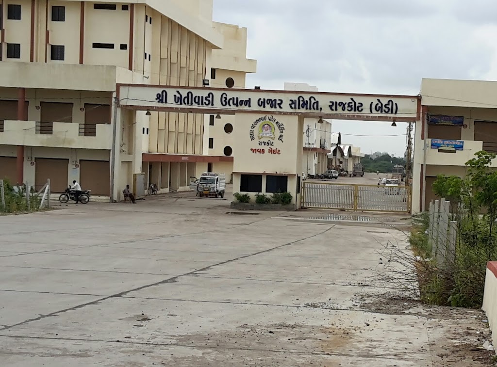 મગફળીથી છલકાતું રાજકોટ માર્કેટ&nbsp;યાર્ડ