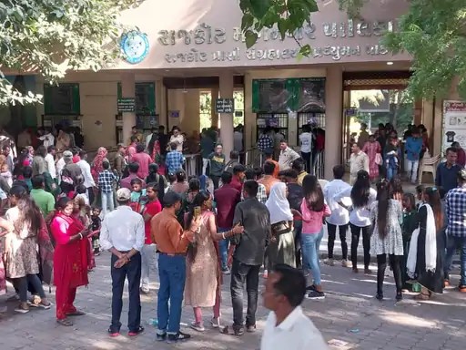 તહેવારોમાં રાજકોટ પ્રદ્યુમન પાર્કમાં 57,783, જ્યારે રામવનમાં 6,332 લોકોએ ફરવાનો આનંદ&nbsp;માણ્યો