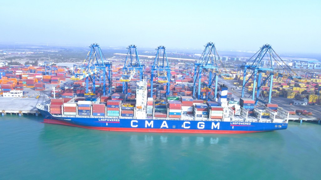 અદાણી પોર્ટ્સ મુન્દ્રા ખાતે ડોક થયેલ પ્રથમ લિક્વિફાઈડ નેચરલ ગેસ (LNG) સંચાલિત કન્ટેનર&nbsp;જહાજ