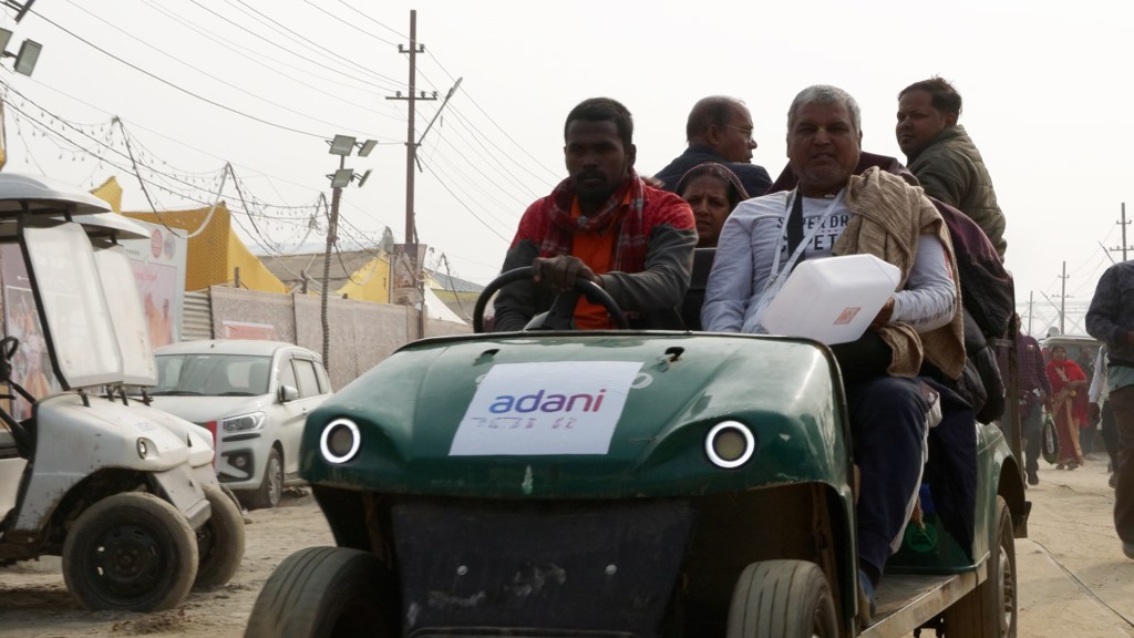 અદાણી જૂથે ગોલ્ફ કાર્ટ થકી શ્રદ્ધાળુઓની સંગમ યાત્રા સુગમ&nbsp;બનાવી