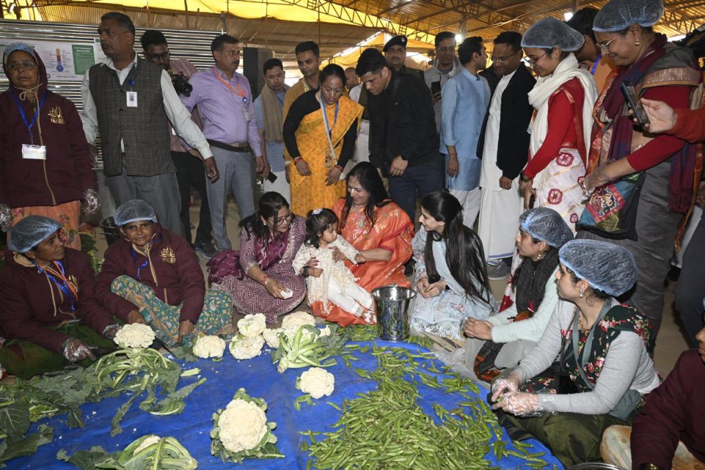 મહાકુંભના ઈસ્કોન પંડાલમાં સાસુ અને વહુની સેવાએ સૌને મંત્રમુગ્ધ&nbsp;કર્યા