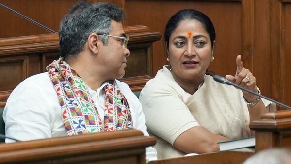 દિલ્હી મુખ્યમંત્રી રેખા ગુપ્તાએ વિધાનસભામાં CAG રિપોર્ટ રજૂ&nbsp;કર્યો