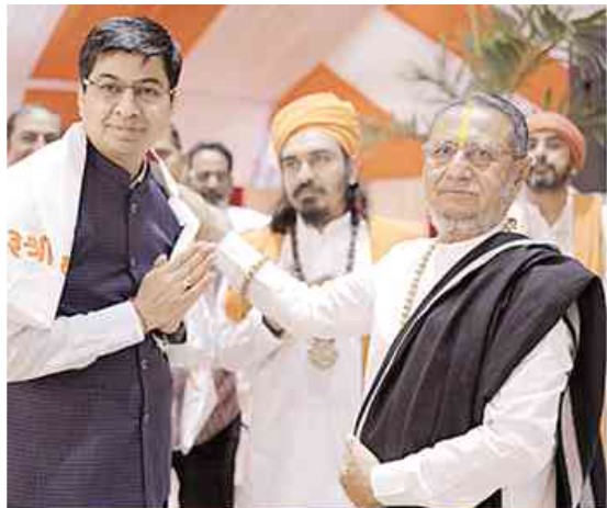 હિંગરિયા ખાતે રામચરિત માનસ જ્ઞાનયજ્ઞ ના છઠ્ઠા દિવસે વ્યાસસને થી સંબોધતા મહામંડલેશ્વર&nbsp;કનકેશ્વરીદેવીજી