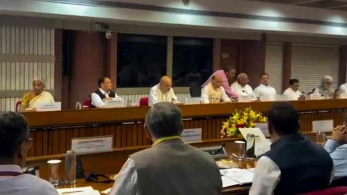 ઓપરેશન સિંદૂર બાદ સર્વપક્ષીય બેઠક માં રાજનાથ સિંહની આગેવાનીમાં ભવિષ્યની રણનીતિ અંગે&nbsp;ચર્ચા