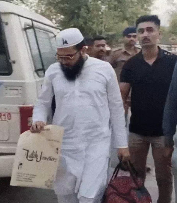 પાક. કનેક્શન ધરાવતા મૌલાનાની મદરેસા પર તંત્રનું&nbsp;બુલડોઝર