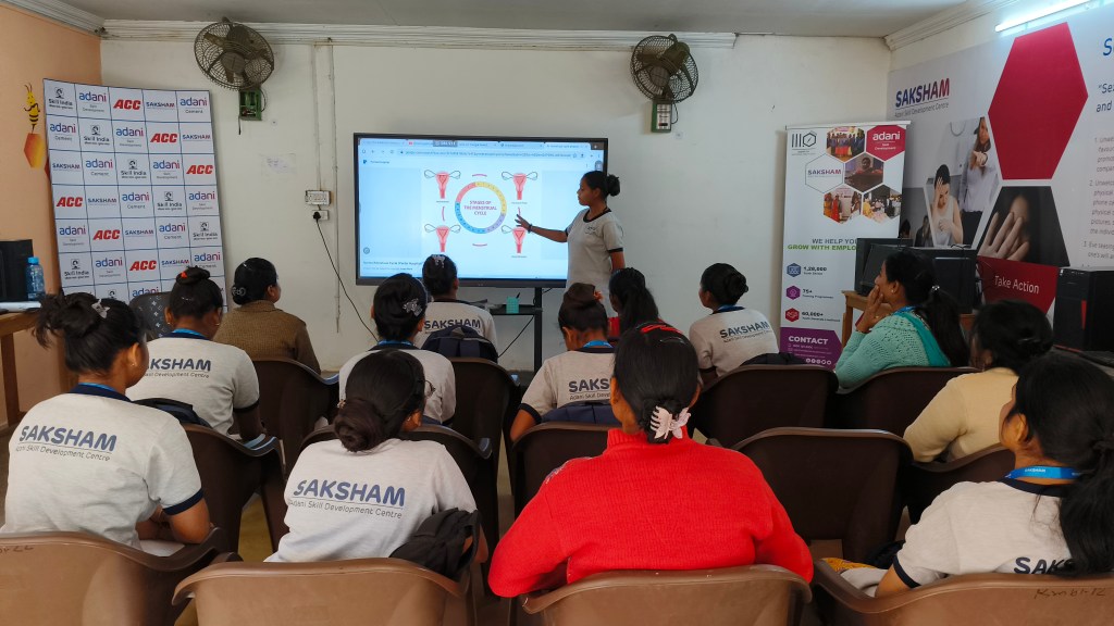 અદાણી કૌશલ્ય વિકાસ કેન્દ્ર જનરલ ડ્યુટી આસિસ્ટન્ટ્સ (GDA) સહિતના કાર્યક્રમો ચલાવી હોસ્પિટલો અને દર્દીઓને થઈ રહ્યું&nbsp;મદદરૂપ