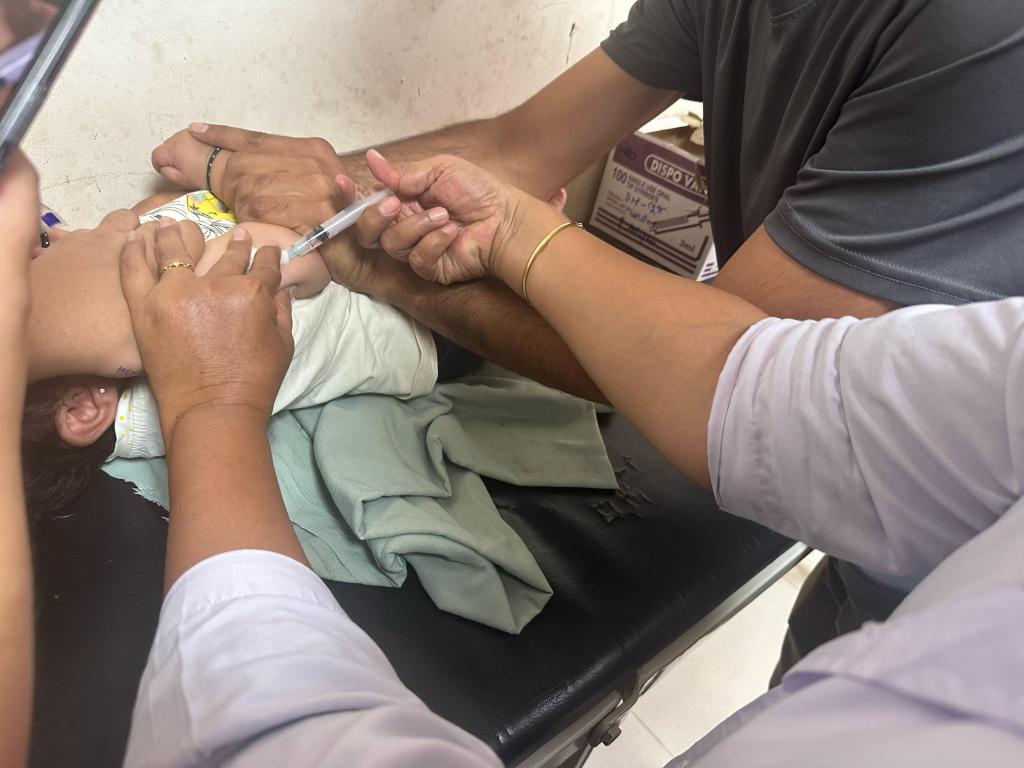 જી કે જન. અદાણી હોસ્પિ. ના બાળ સ્વાસ્થ્ય વિભાગે વિશ્વ રસીકરણ સપ્તાહ નિમિતે માતાપિતાને સમજાવી રસીકરણની&nbsp;મહત્તા