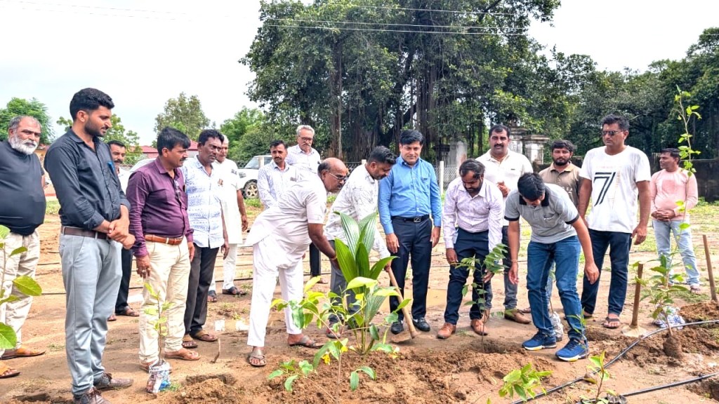 અદાણી ફાઉન્ડેશન મુન્દ્રા દ્વારા નાની ખાખર ગામમાં એક ઐતિહાસિક વનીકરણ પ્રોજેક્ટનો શુભારંભ&nbsp;થયો