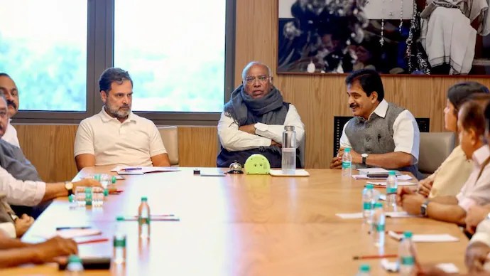 બિહારની હાર બાદ ખડગેના ઘરે બેઠક, રાહુલ ગાંધી પણ&nbsp;હાજર