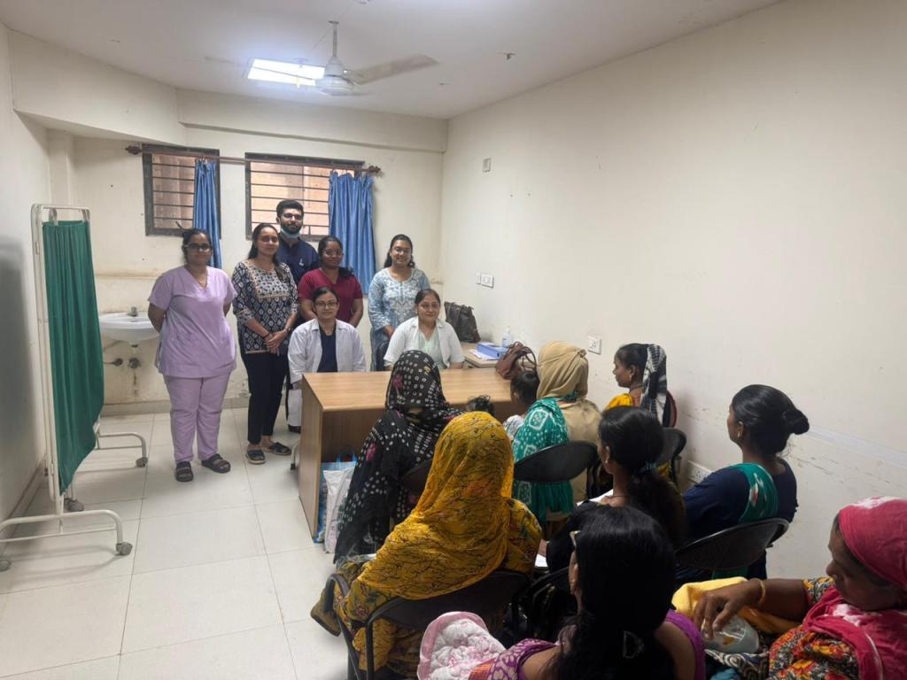 જી. કે. જન. હોસ્પિ. ના સ્ત્રીરોગ વિભાગના તબીબોએ સ્તન કેન્સરની જાગૃતિ માટે ઉજવાતા ઓકટો. માસ દરમિયાન પ્રસૂતાઓને વિવિધ તબક્કે આપ્યું&nbsp;માર્ગદર્શન