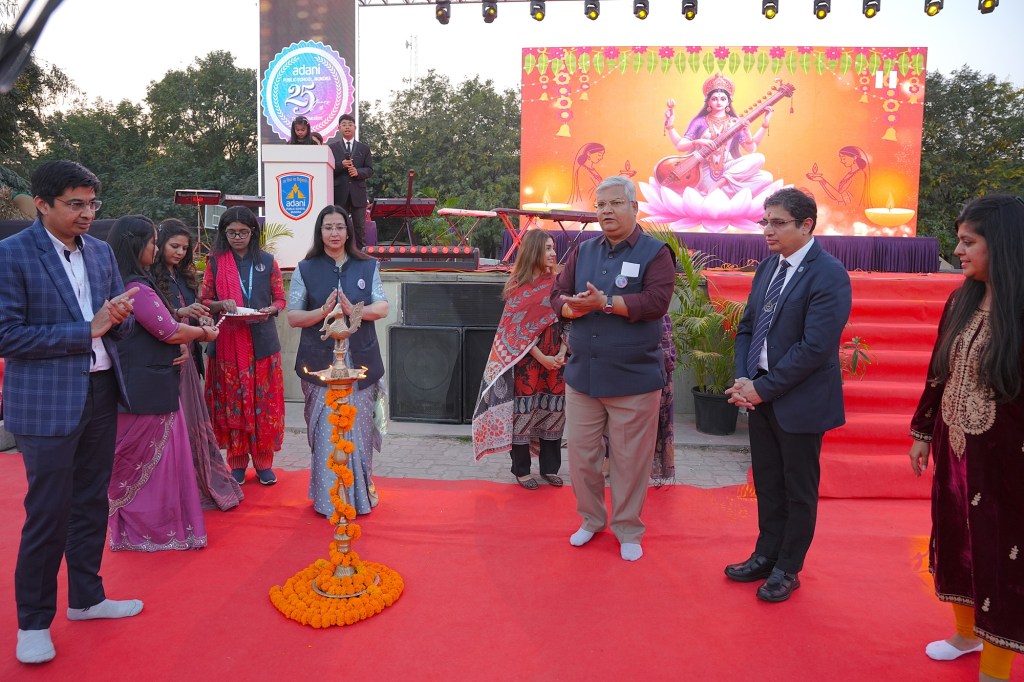 અદાણી પબ્લિક સ્કૂલની ૨૫ વર્ષની ઉજવણી માં શાળા પ્રાંગણમાં આયોજિત કાર્યક્રમમાં ઉત્સાહ, આનંદ અને ગૌરવનો અનોખો સંગમ જોવા&nbsp;મળ્યો