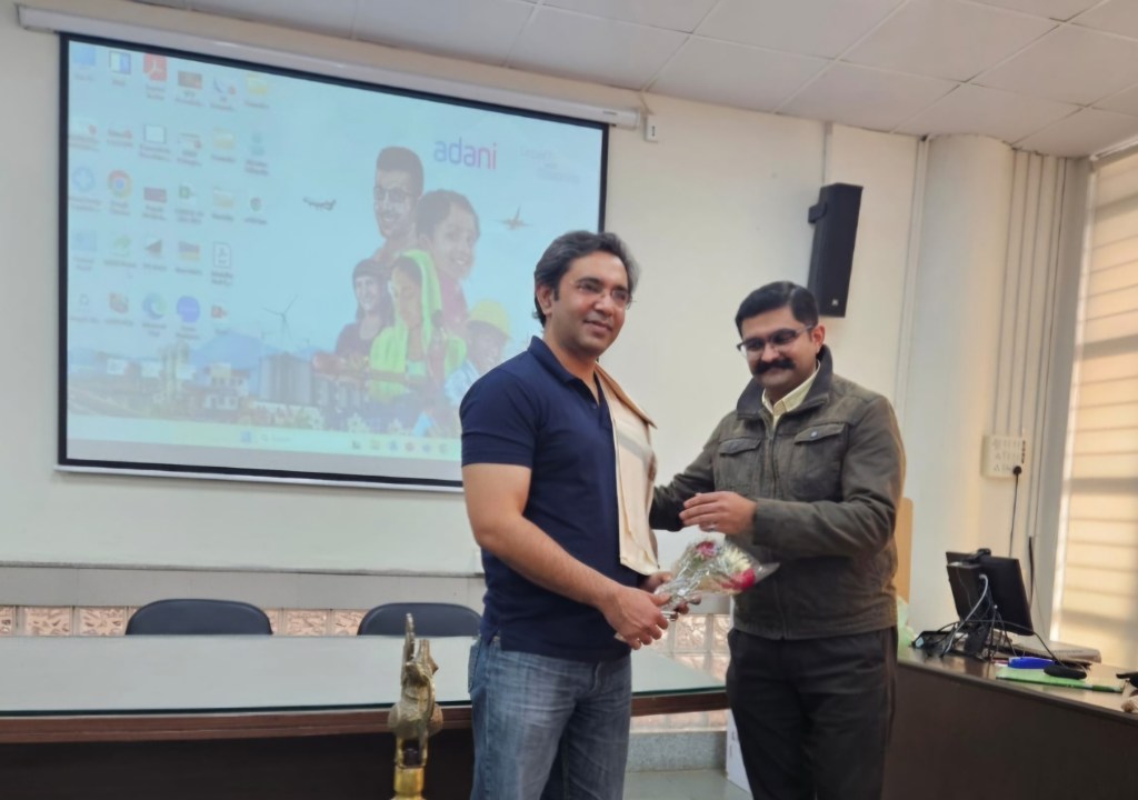 અદાણી મેડિકલ કોલેજ ખાતે સતત શિક્ષણ અંતર્ગત આયોજિત રોબોટિક સર્જરી વ્યાખ્યાન માળામાં અમદાવાદના જાણીતા રોબોટિક સર્જને ગણાવ્યા આધુનિક સર્જરીના&nbsp;ફાયદા