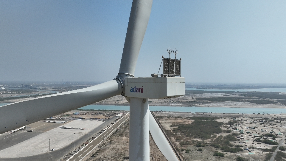 અદાણી વિન્ડે મુંદ્રામાં આકાશને આંબતું દેશનું સૌથી મોટું 5 MW ટર્બાઇન કાર્યરત&nbsp;કર્યું