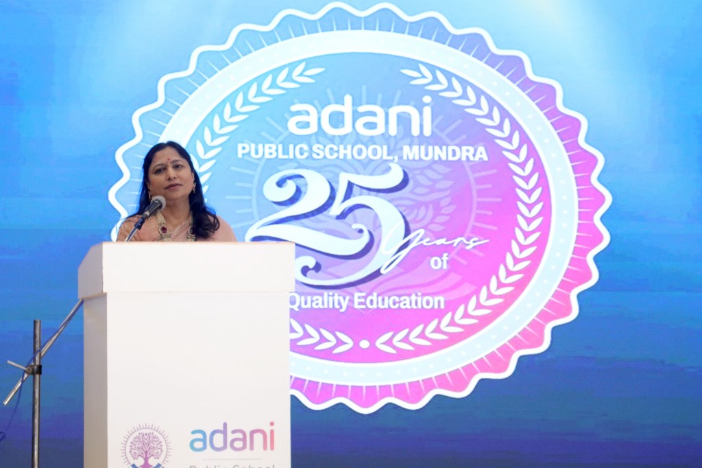 મુન્દ્રાની અદાણી પબ્લિક સ્કૂલની ૨૫ વર્ષની સફરની ડૉ. પ્રીતિ અદાણીએ રંગદર્શી ઉજવણી&nbsp;કરી